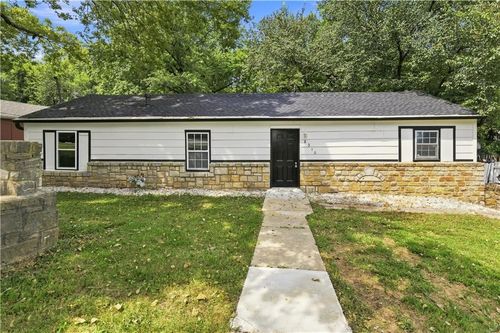 8310 Ottawa St, De Soto, KS, 66018-8308 | Card Image