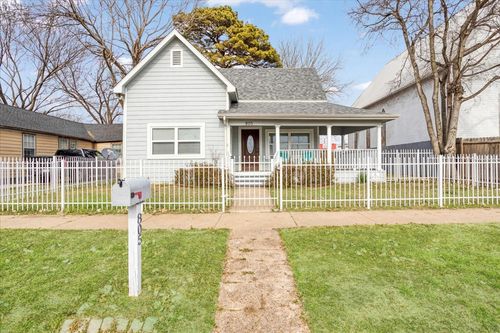 805 W Owing St, Denison, TX, 75020-4458 | Card Image