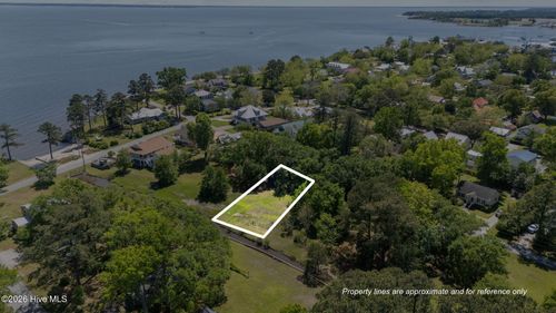 360 Vandemere St, Oriental, NC, 28571-9386 | Card Image
