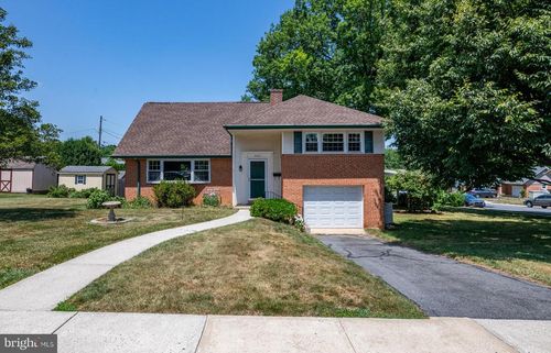 2401 Bell Dr, READING, PA, 19609-1237 | Card Image