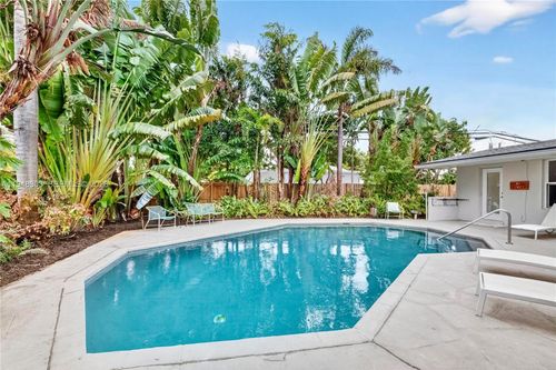 4761 Ne 18th Ave, Oakland Park, FL, 33334-5652 | Card Image