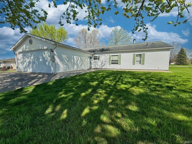 11604 Ne Wawasee Dr, House other with 6 bedrooms, 3 bathrooms and null parking in Syracuse IN | Image 5
