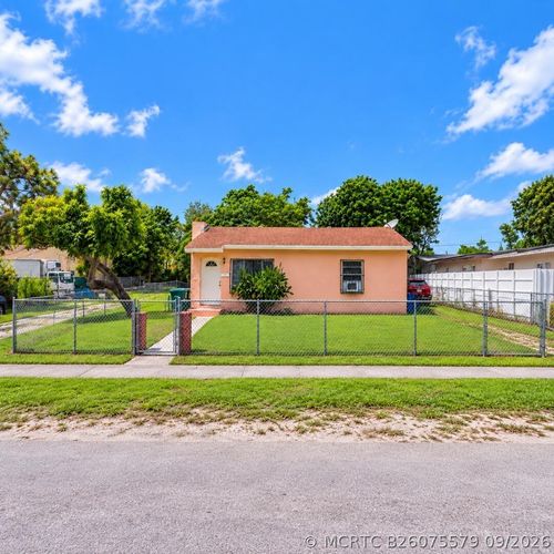 915 Rutland St, Opa-Locka, FL, 33054-3911 | Card Image