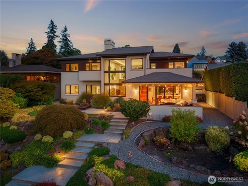2820 Magnolia Boulevard W, Seattle, WA, 98199 | Card Image