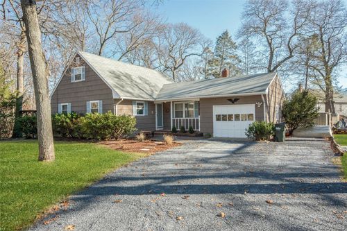 870 Horton Ave, Mattituck, NY, 11952-1325 | Card Image