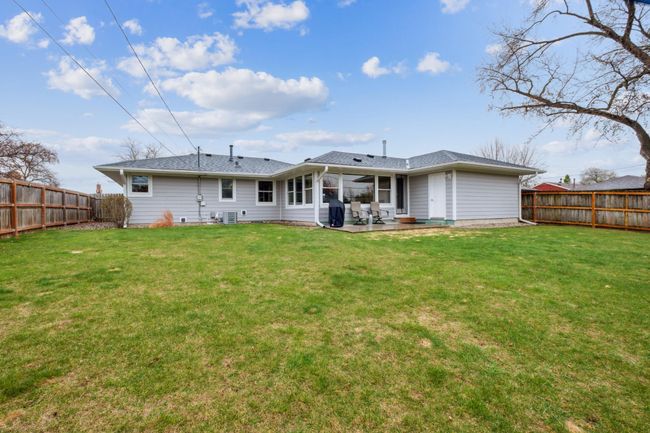 Large backyard, service door in garage | Image 21