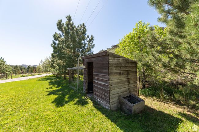 View of outdoor structure | Image 6