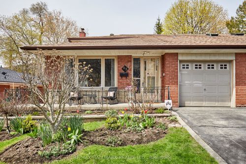 42 Halsey Ave, East York, ON, M4B1A5 | Card Image