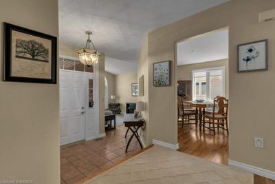 571 Monterey Crt, House other with 2 bedrooms, 2 bathrooms and 4 parking in Kingston ON | Image 3