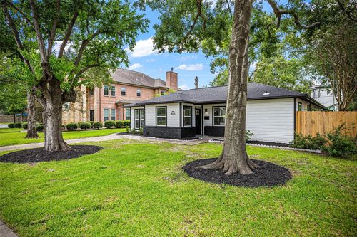 4626 Holly Street, Bellaire, TX, 77401 | Card Image