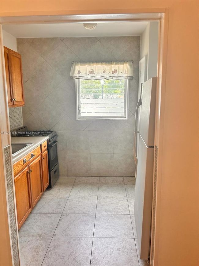 APT-4 - 7945 Carlyle Ave, Condo with 0 bedrooms, 1 bathrooms and null parking in Miami Beach FL | Image 5