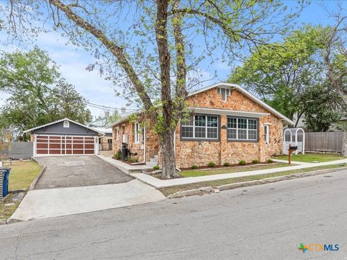 277 Magazine Ave, New Braunfels, TX, 78130-5653 | Card Image