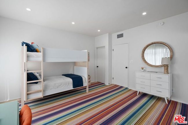 APT-201 - 5205 Ocean Front Walk, Condo with 2 bedrooms, 3 bathrooms and 2 parking in Marina del Rey CA | Image 36