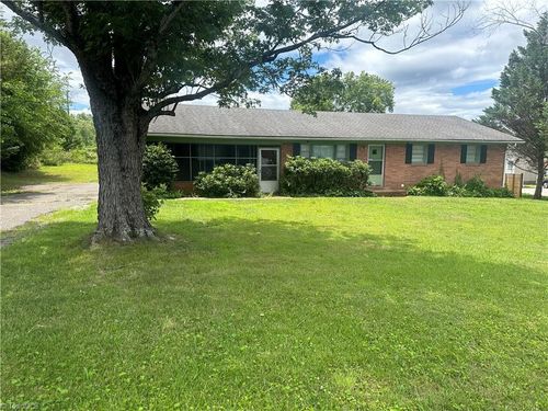 529 E Devon Drive E, Mount Airy, NC, 27030 | Card Image