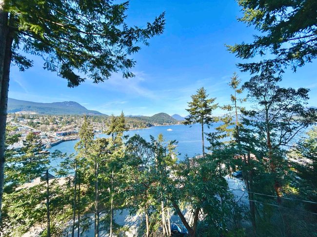 395 Skyline Drive, House other with 3 bedrooms, 2 bathrooms and 2 parking in Gibsons BC | Image 6