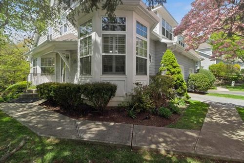 11 Pond View Ln, Ossining, NY, 10562-1961 | Card Image