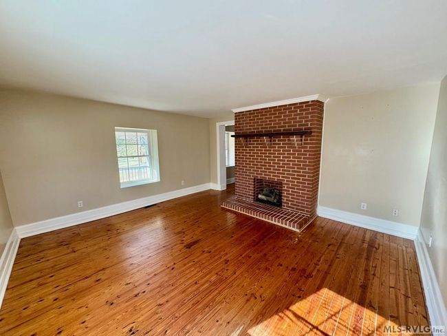 Living Room | Image 11