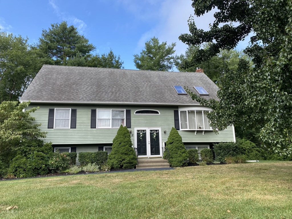 Crabtree Ln, Abington, MA 02351