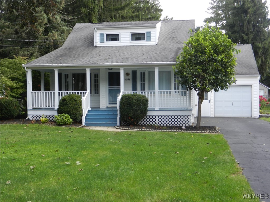 Armor Dr, Hamburg, NY 14075