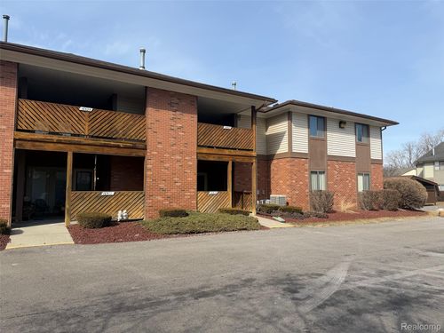 138-16525 Woodlane, Fraser, MI, 48026-7801 | Card Image