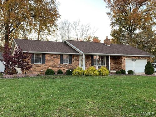 7 Oak Park Dr W, Centralia, IL, 62801-5706 | Card Image