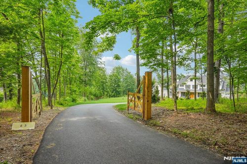 63 Village Rd, New Vernon, NJ, 07976-9719 | Card Image