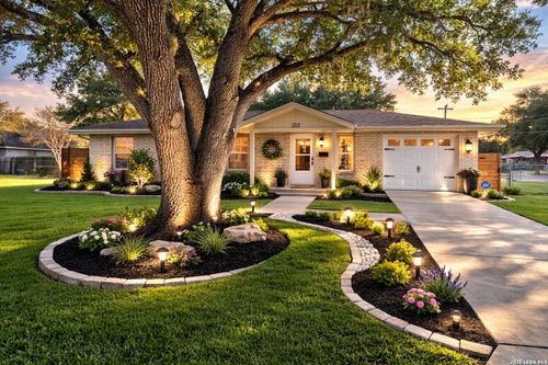 1215 W Crockett St, Beeville, TX, 78102-5836 | Card Image