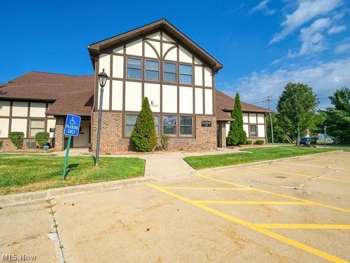e-4-10850 Pearl Rd, Strongsville, OH, 44136-3305 | Card Image