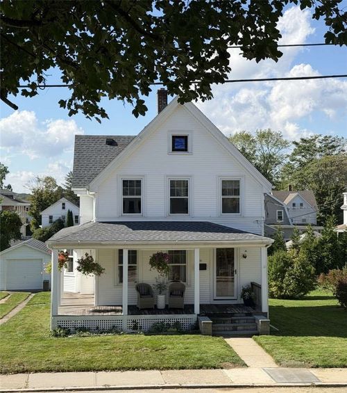 39 Chester Ave, Westerly, RI, 02891-2323 | Card Image