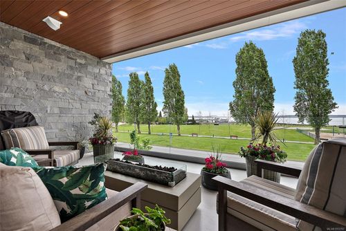 203-9570 Fifth St, Sidney, BC, V8L2W5 | Card Image