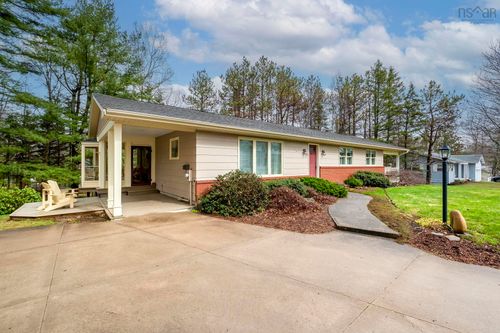 75 Duncan Avenue, Kentville, NS, B4N1N3 | Card Image