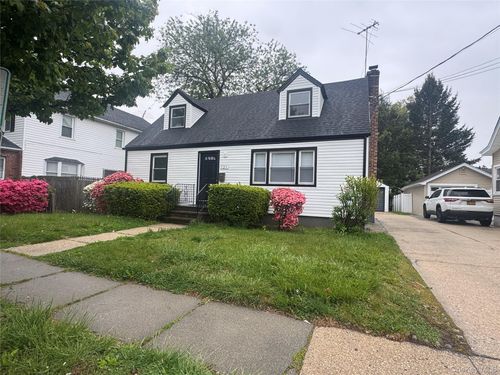 121 Sheridan Avenue, North Hempstead, NY, 11596 | Card Image