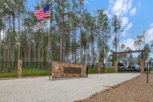8 Big Buck Drive, Moscow, TX, 75960 | Card Image