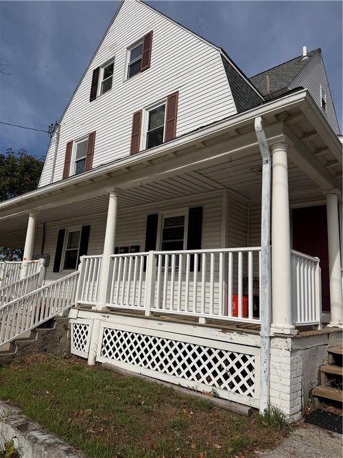 121 Maple Ave, Riverside, RI, 02915-5439 | Card Image