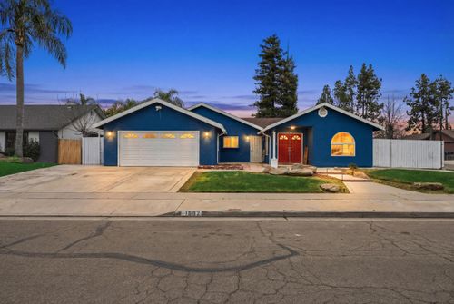 1582 Ben Franklin Ave, Tulare, CA, 93274-2391 | Card Image