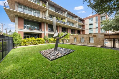 207-3030 Bryan St, Dallas, TX, 75204-6167 | Card Image