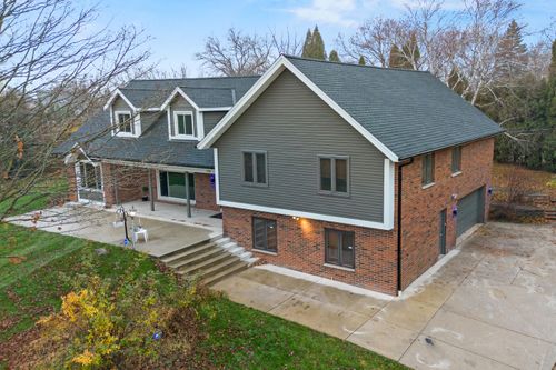 2003 S Valley Spring Dr, New Berlin, WI, 53151-2359 | Card Image