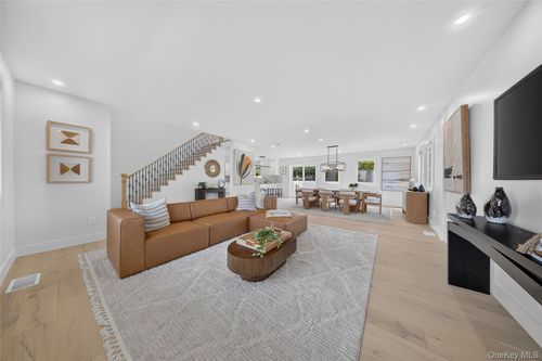 2 Lee Pl, Old Bethpage, NY, 11804-1420 | Card Image