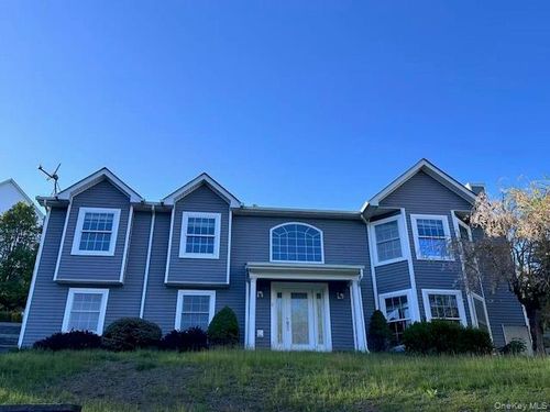 8 Melissa Ct, Warwick, NY, 10990-1050 | Card Image