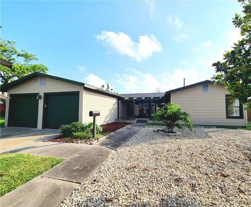 5710 Hinman Dr, Corpus Christi, TX, 78412-2840 | Card Image