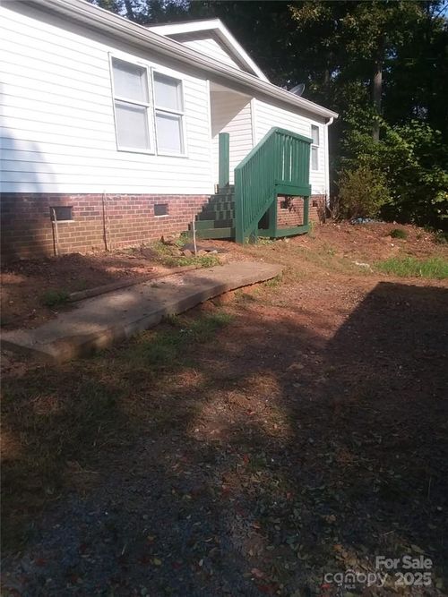 630 Pinelake Dr, Troy, NC, 27371-9727 | Card Image