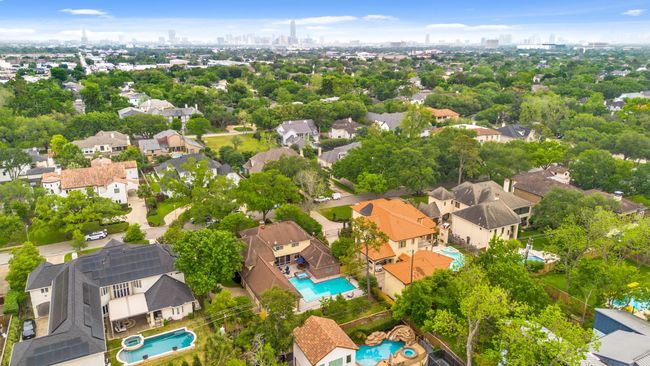 5411 Pine St, House other with 5 bedrooms, 5 bathrooms and 3 parking in Bellaire TX | Image 50
