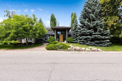 35 Eagle Ridge Dr Sw, Calgary, AB, T2V2V5 | Card Image