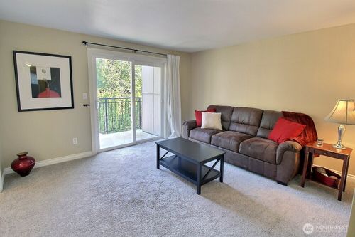 apt-b303-220 Sw Clark St, Issaquah, WA, 98027-3716 | Card Image