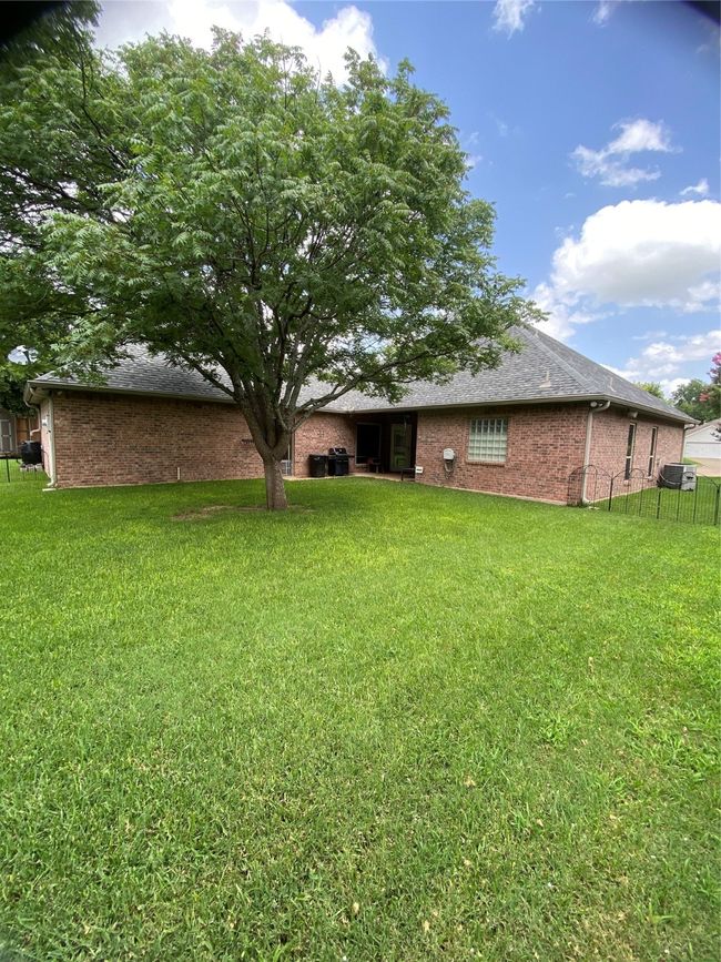 Covered back porch too! | Image 17