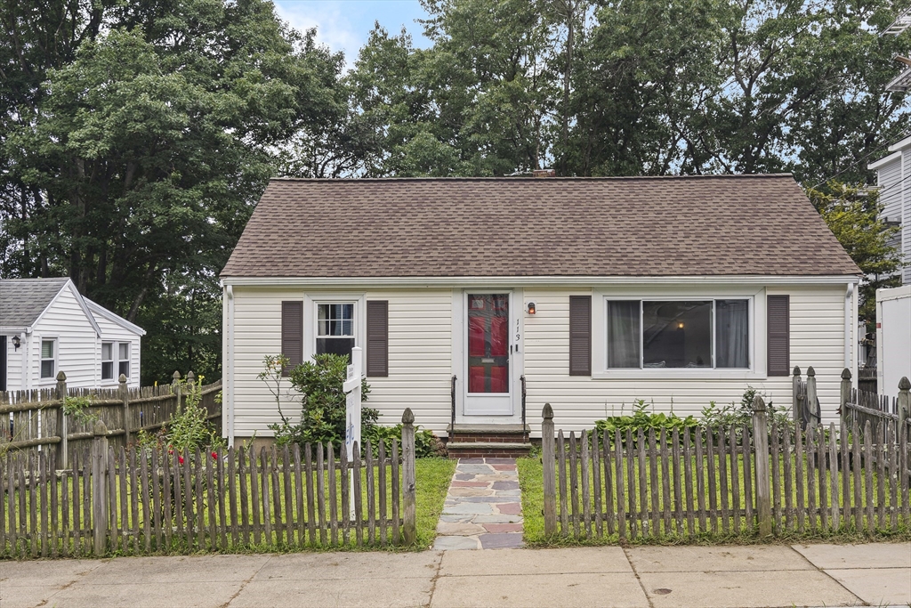 Bateman St, Hyde Park, MA 02136