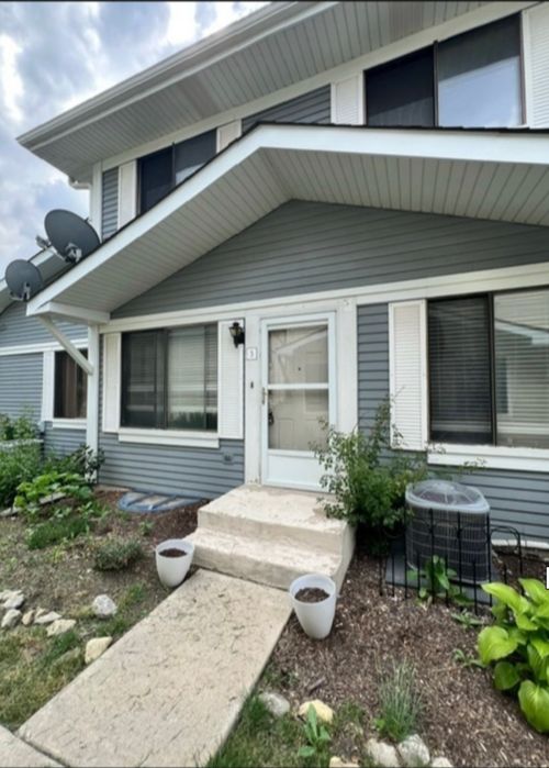 unit-3-2S763 Winchester Cir E, Warrenville, IL, 60555-2552 | Card Image