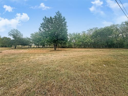 1016 N Main St, Lexington, TX, 78947-9635 | Card Image