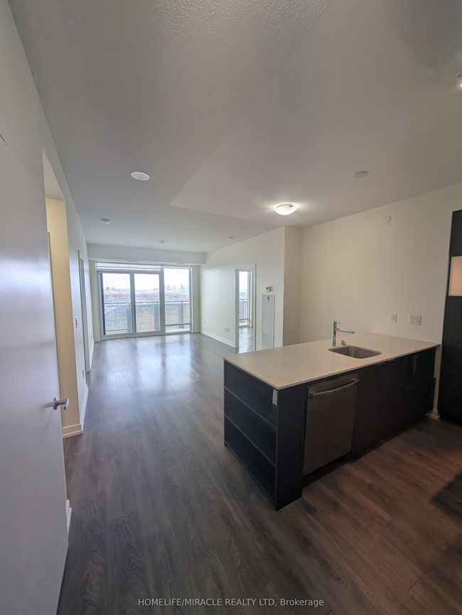 1611 - 2520 Eglinton Ave W, Condo with 3 bedrooms, 2 bathrooms and 1 parking in Mississauga ON | Image 5