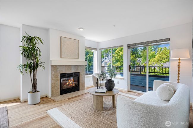 APT-302 - 9222 Roosevelt Way Ne, Condo with 2 bedrooms, 2 bathrooms and 1 parking in Seattle WA | Image 14